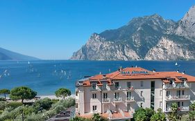 Hotel Baia Azzurra - Lake Front